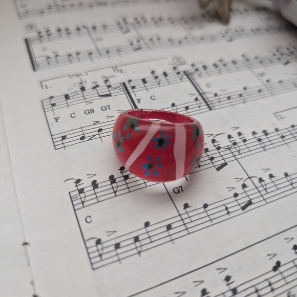 Red Floral Ring Size 8 - Picture 8 of 8